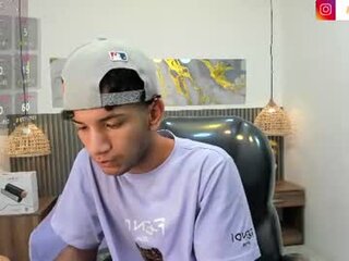 JDWhite18's Live Cam