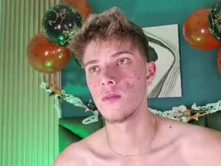 robbinblaze's Live Cam